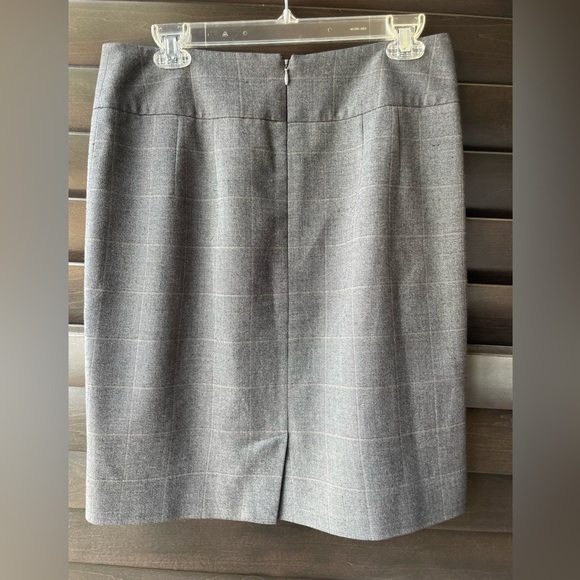 Banana Republic Pencil Skirt Grey with Tan Pinstripes Lined Back Zip Size 8 - Picture 2 of 7